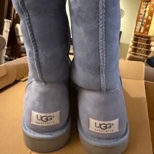 New Ugg Classic Short-Women’s 5825 size 10 in rare cornflower blue